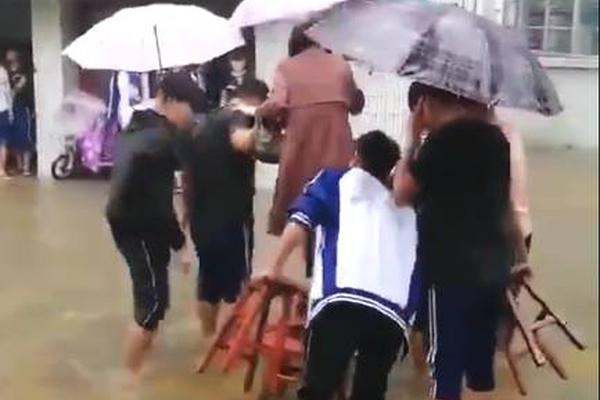 诡异西部椋镇怎么发家致富